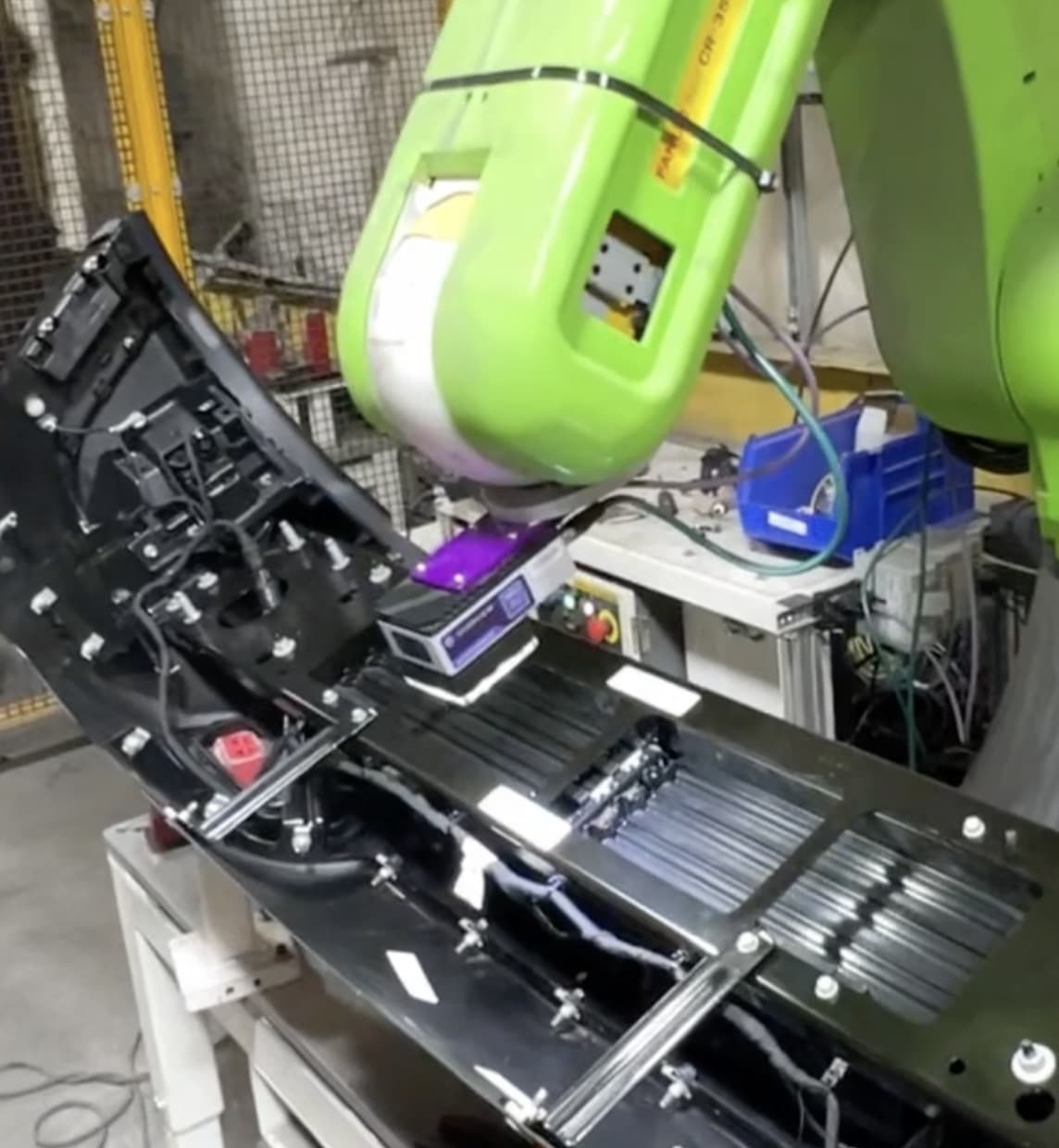 Overview camera integrated with robotic arm
